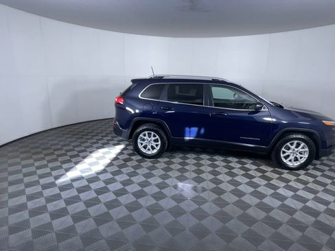 Used 2016 Jeep Cherokee Latitude w/ Cold Weather Group image 9