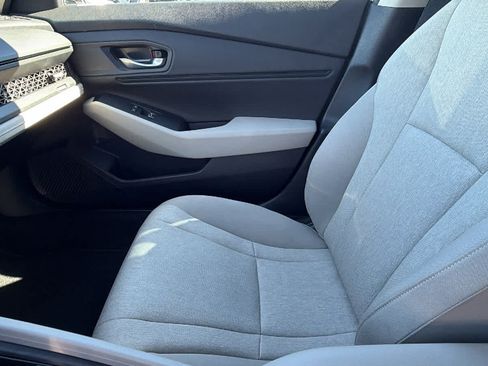 Used 2025 Honda Accord SE image 12