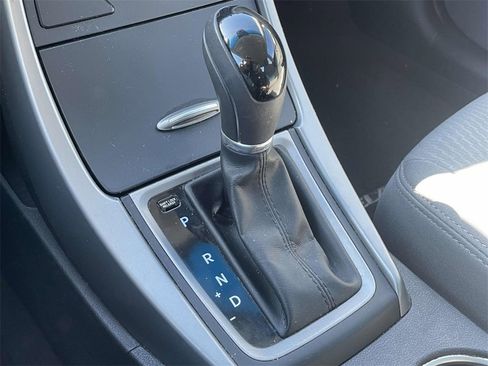 Used 2015 Hyundai Elantra SE image 19