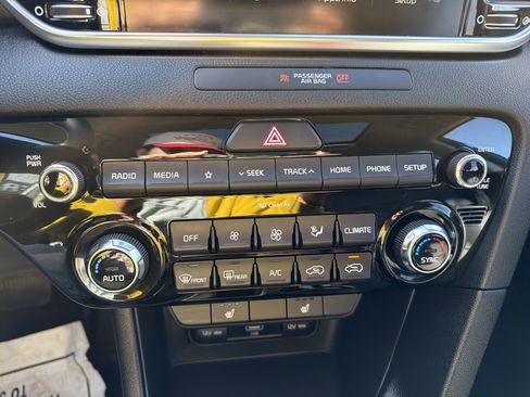 Used 2021 Kia Sportage EX image 17
