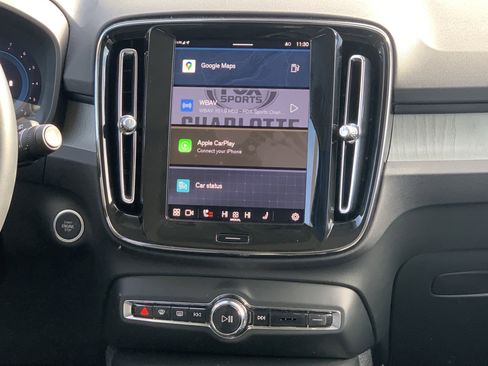 Used 2025 Volvo XC40 B5 Plus image 31