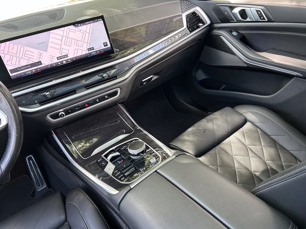Used 2024 BMW X7 xDrive40i w/ M Sport Package AWD/4WD image 12