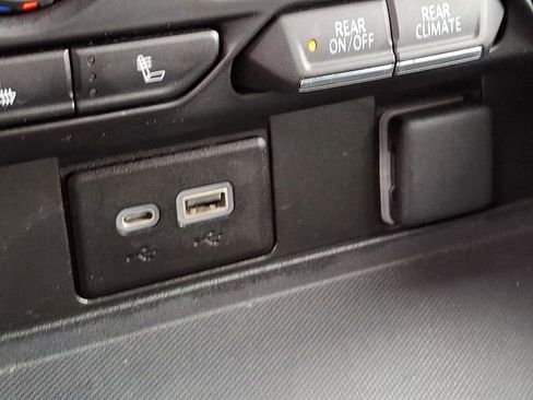 Used 2023 Chevrolet Suburban LT image 27