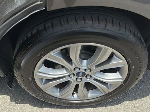 Used 2019 Ford Edge Titanium FWD image 19