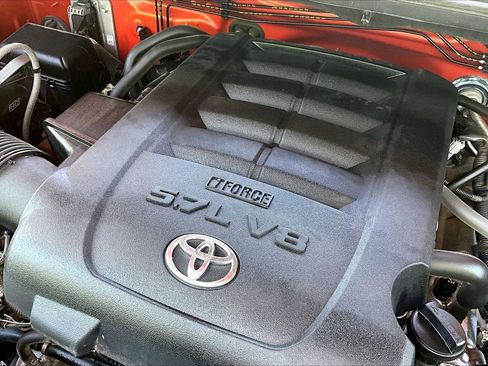 Used 2018 Toyota Tundra SR5 w/ SR5 Upgrade Package AWD/4WD image 30