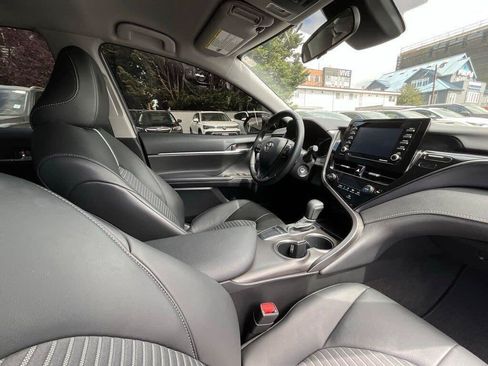 Used 2022 Toyota Camry SE w/ Carpet Mat Package (TMS) FWD image 17