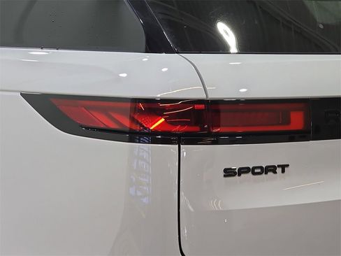 Used 2024 Land Rover Range Rover Sport Dynamic SE image 38