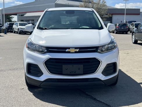 Used 2020 Chevrolet Trax LS image 2
