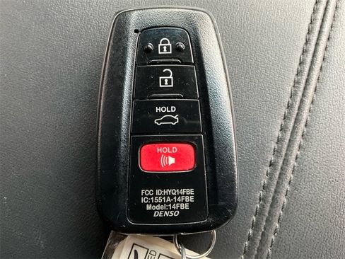 Used 2019 Toyota Avalon Touring image 34