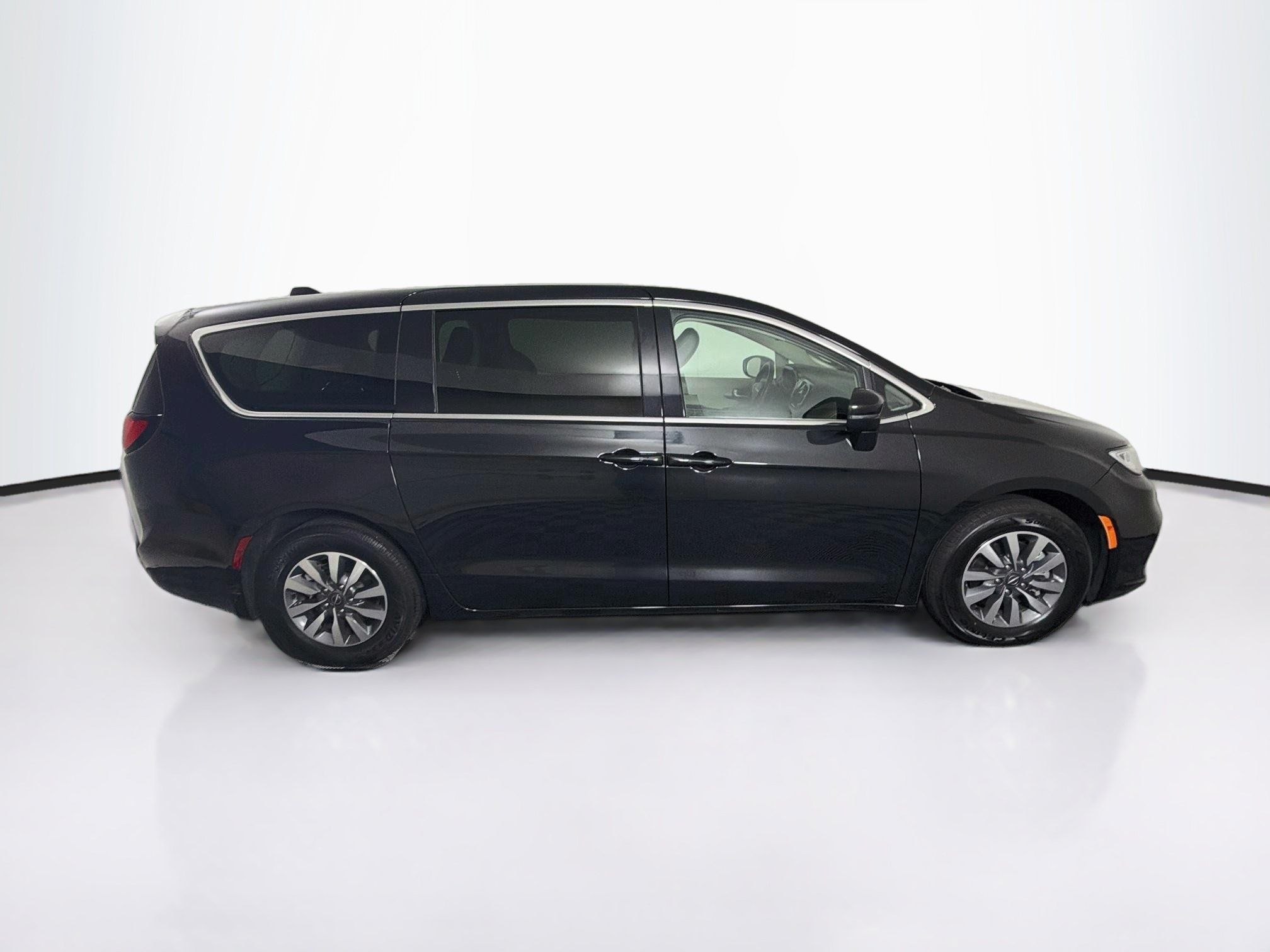 Used 2023 Chrysler Pacifica Touring-L FWD image 10