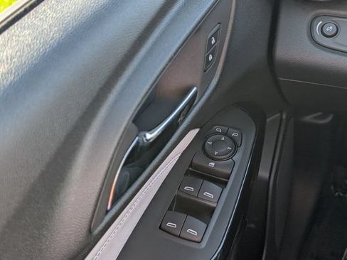 Used 2024 Chevrolet Trax LT w/ Driver Confidence Package FWD image 28