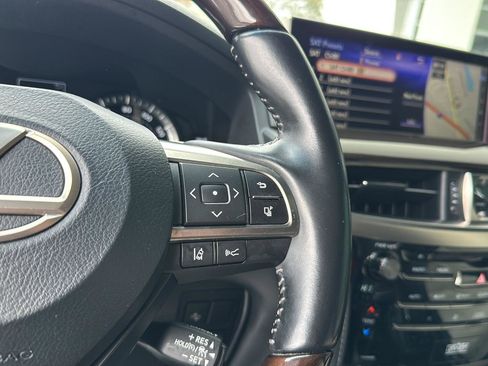 Used 2019 Lexus LX 570 4WD image 19