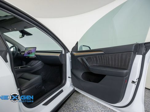 Used 2023 Tesla Model Y Long Range AWD/4WD image 37