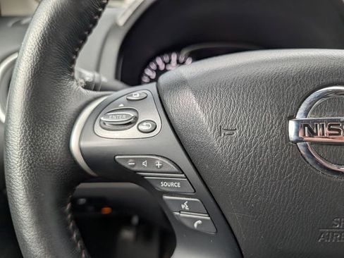 Used 2019 Nissan Pathfinder SL AWD/4WD image 18