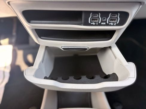 Used 2023 Chrysler Pacifica Touring-L FWD image 22