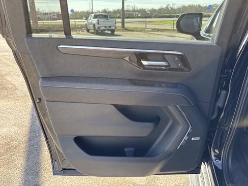 New 2026 Chevrolet Suburban Premier image 37