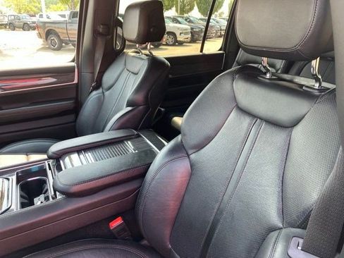 Certified 2022 Jeep Wagoneer Series II AWD/4WD image 13
