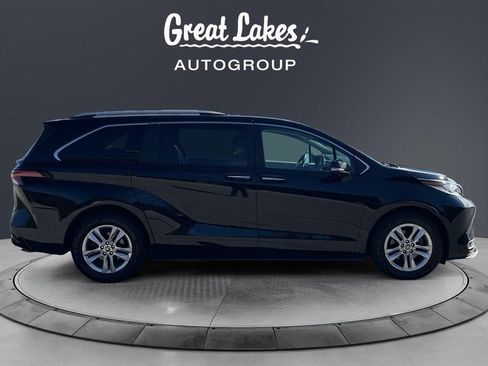 Used 2022 Toyota Sienna Limited image 6
