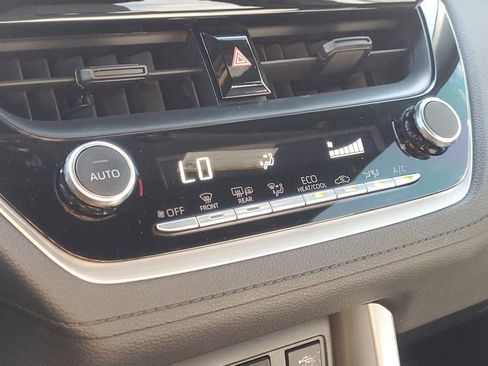 Certified 2023 Toyota Corolla Cross SE image 10