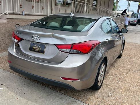 Used 2014 Hyundai Elantra SE w/ Option Group 02 FWD image 3