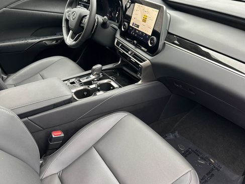 Used 2025 Lexus RX 350 FWD w/ Technology Package image 18