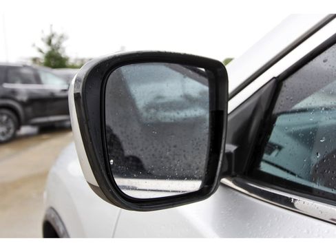 Used 2019 Nissan Rogue S AWD/4WD image 10