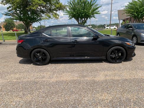 Used 2022 Nissan Sentra SR w/ Midnight Edition FWD image 2