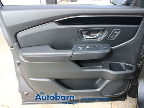 Used 2023 Honda Pilot Touring image 9