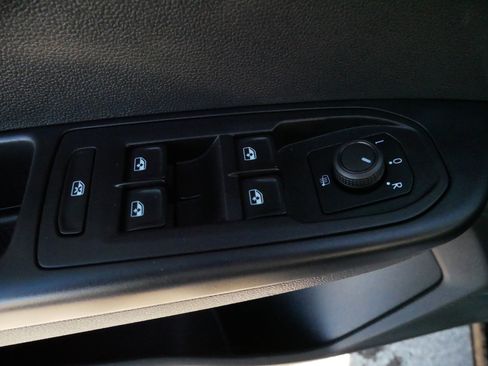 Certified 2022 Volkswagen Taos SE image 19