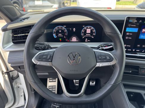 Used 2026 Volkswagen Tiguan SE R-Line FWD image 19