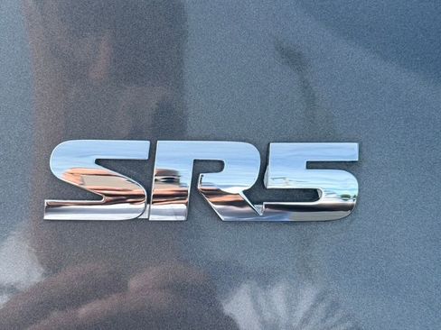 Used 2018 Toyota Tacoma SR5 RWD image 16