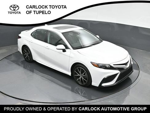 Used 2024 Toyota Camry SE w/ Convenience Package FWD image 31