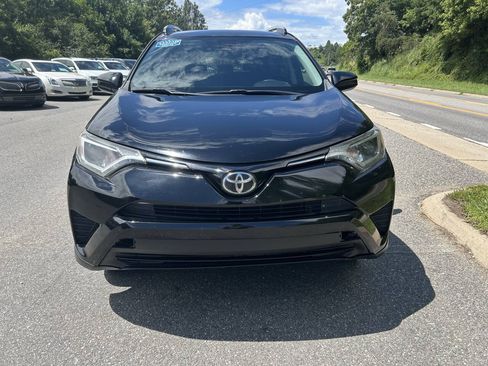 Used 2017 Toyota RAV4 LE AWD/4WD image 9