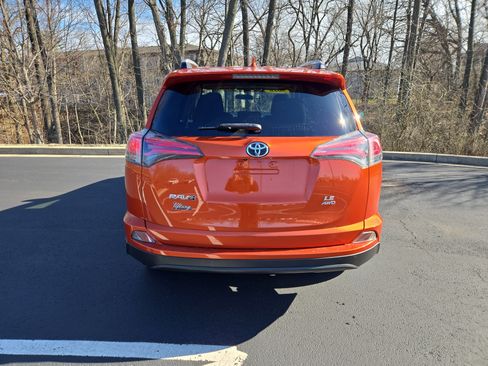 Used 2016 Toyota RAV4 LE image 8
