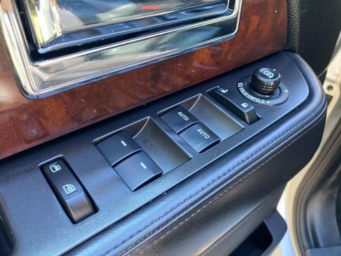 Used 2016 Lincoln Navigator Select RWD image 13