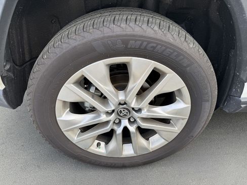 Used 2025 Toyota RAV4 XLE Premium image 6