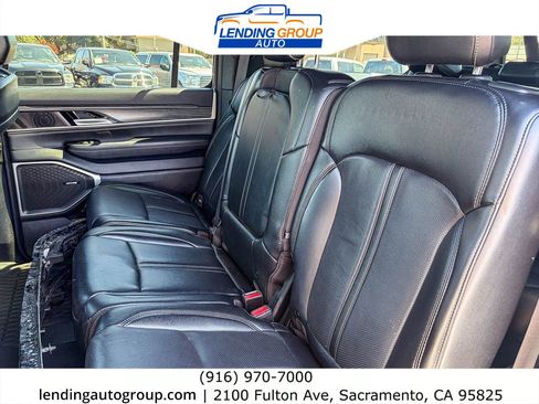 Used 2024 Jeep Wagoneer Series II w/ Flexible Seating Group RWD image 17
