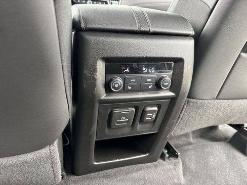 Used 2023 Chevrolet Traverse Premier FWD image 37