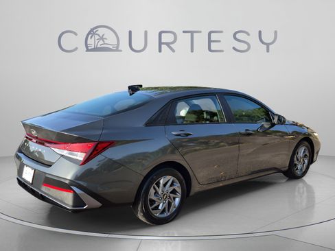 Used 2024 Hyundai Elantra SEL FWD image 7