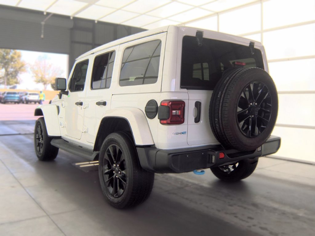 Used 2022 Jeep Wrangler Unlimited Sahara w/ Cold Weather Group AWD/4WD image 4