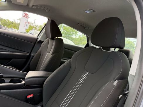 Used 2023 Hyundai Elantra SEL w/ Convenience Package FWD image 11