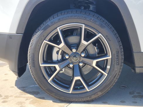 New 2026 Jeep Cherokee Overland w/ Advanced Pro Tech Group AWD/4WD image 9