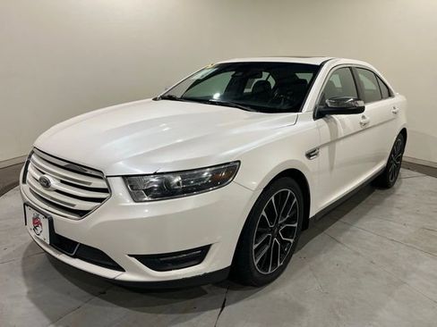 Used 2018 Ford Taurus Limited image 5