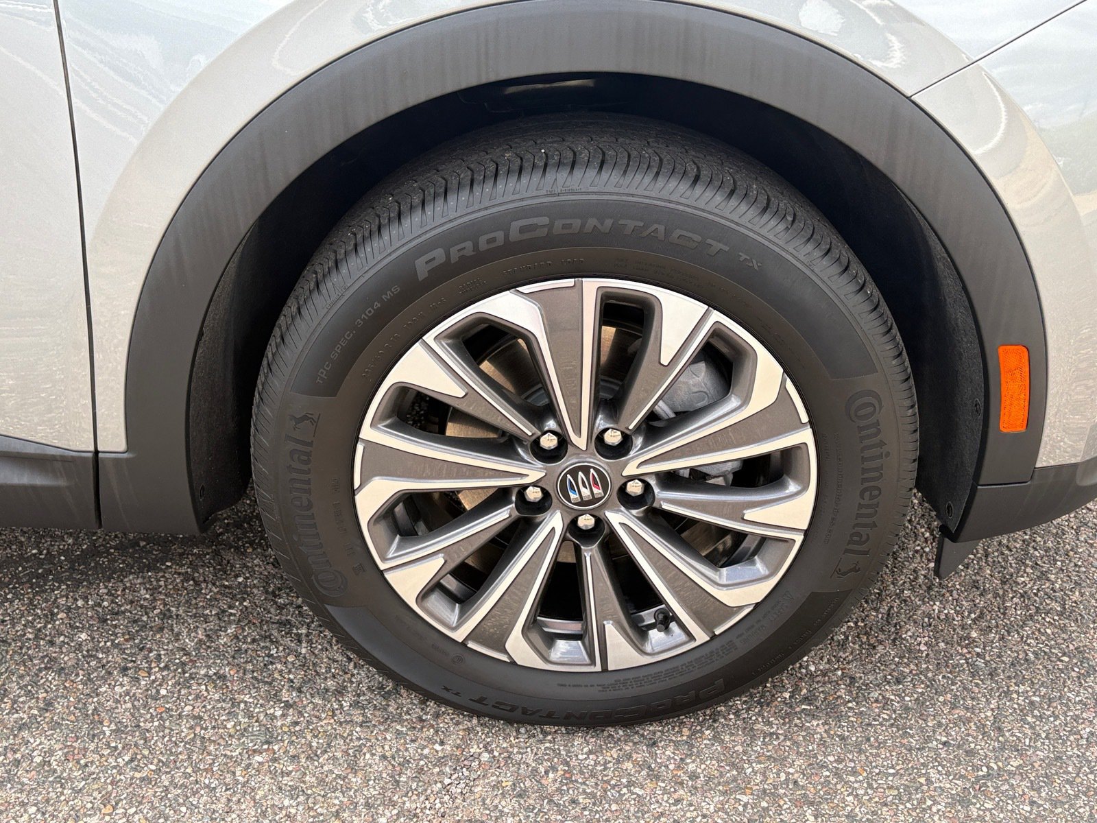Used 2025 Buick Envision Preferred AWD/4WD image 9