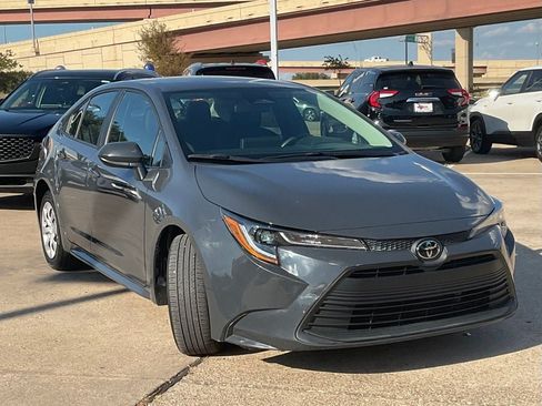 Used 2025 Toyota Corolla LE FWD image 3