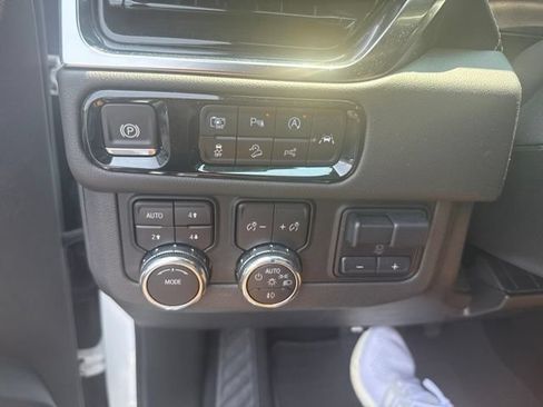 Used 2025 GMC Yukon Elevation AWD/4WD image 45