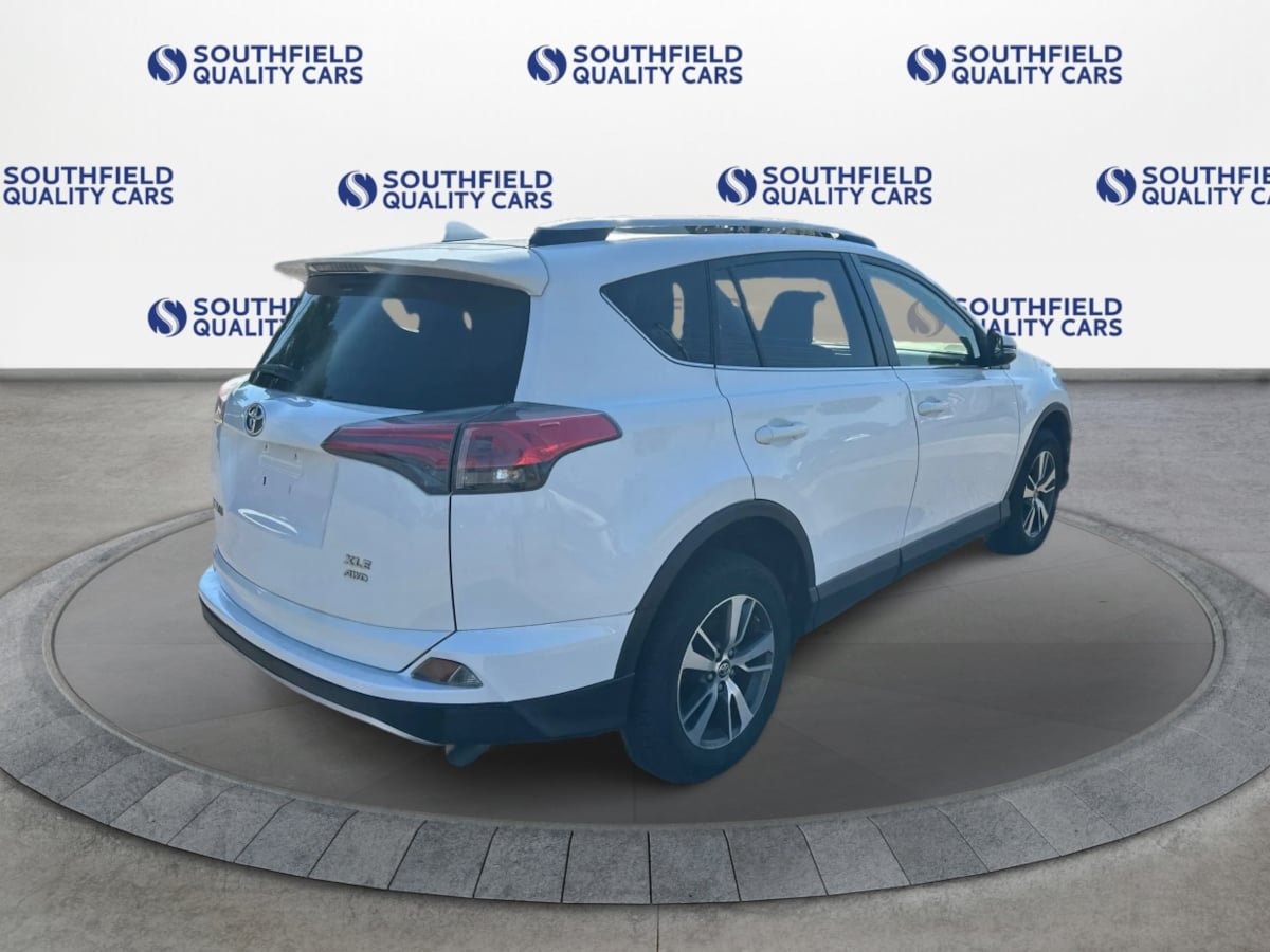Used 2016 Toyota RAV4 XLE AWD/4WD image 7