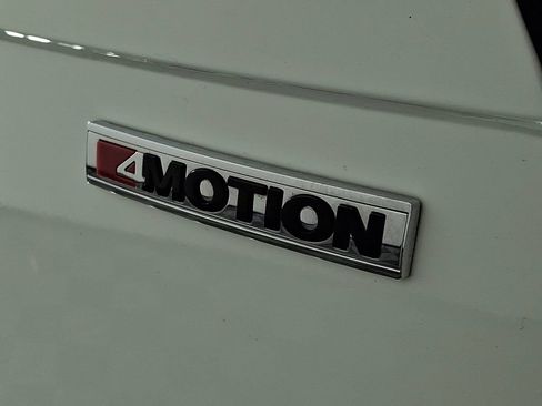Used 2020 Volkswagen Tiguan SEL AWD/4WD image 32