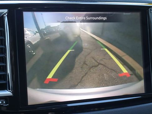 Used 2023 Chrysler Pacifica Touring-L FWD image 12