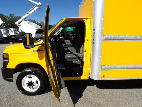 Used 2016 Ford E-350 and Econoline 350 Super Duty image 13